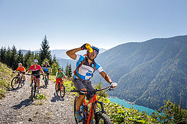 Radfahren am Weissensee (c) tinefoto.com